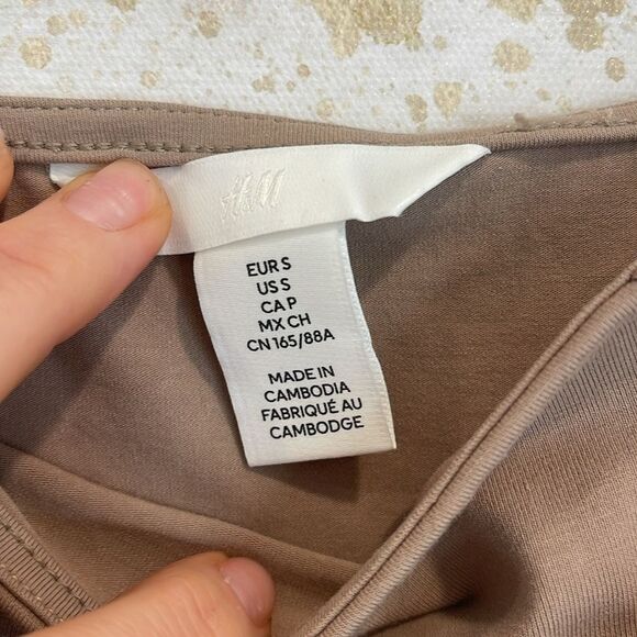 H&M bodysuit (nwot) - Size Small - Picture 3 of 3